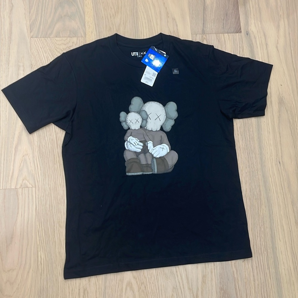 Kaws Uniqlo - Picture 1 of 1